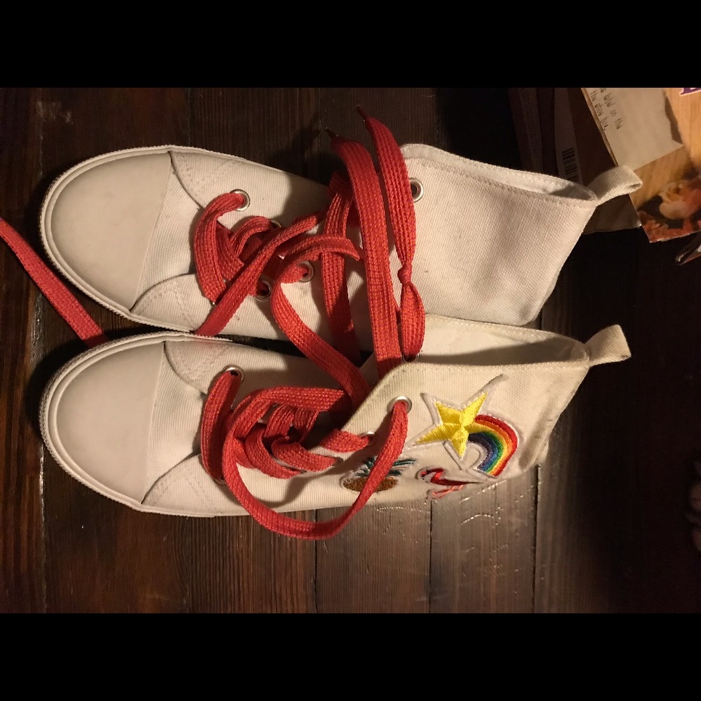 Cat &Jack high top sneakers with decals